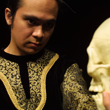 Hamlet with skull